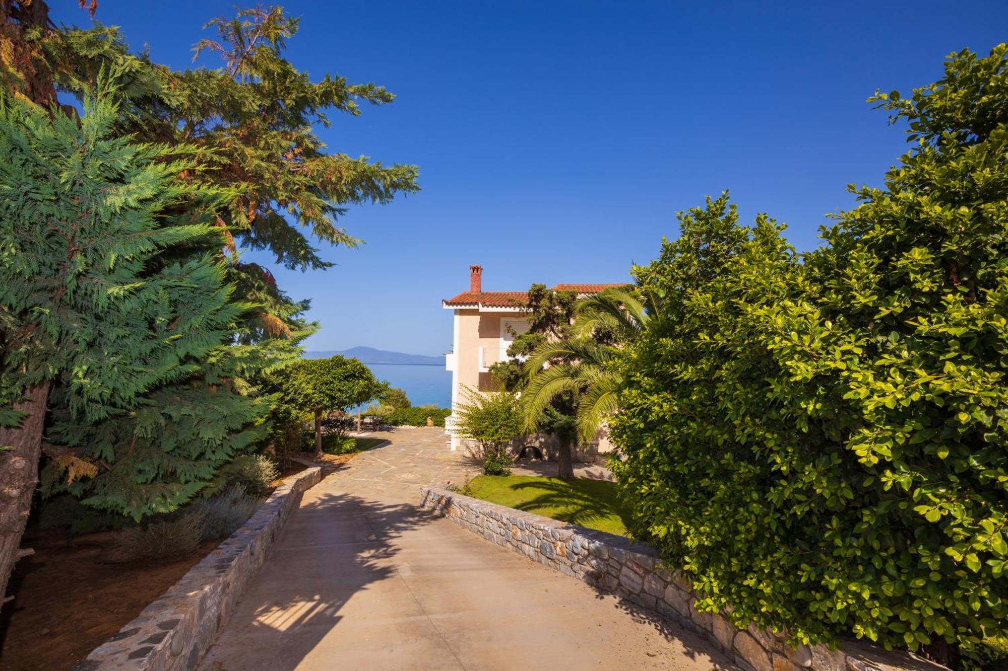 Messinian Blue Seaside Villa *